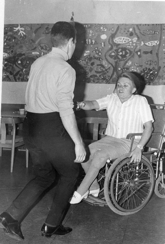 Första bilden på rullstolsdans Els-Britt Larsson (Freijd) och Rolf Sköld i Västerås 1968